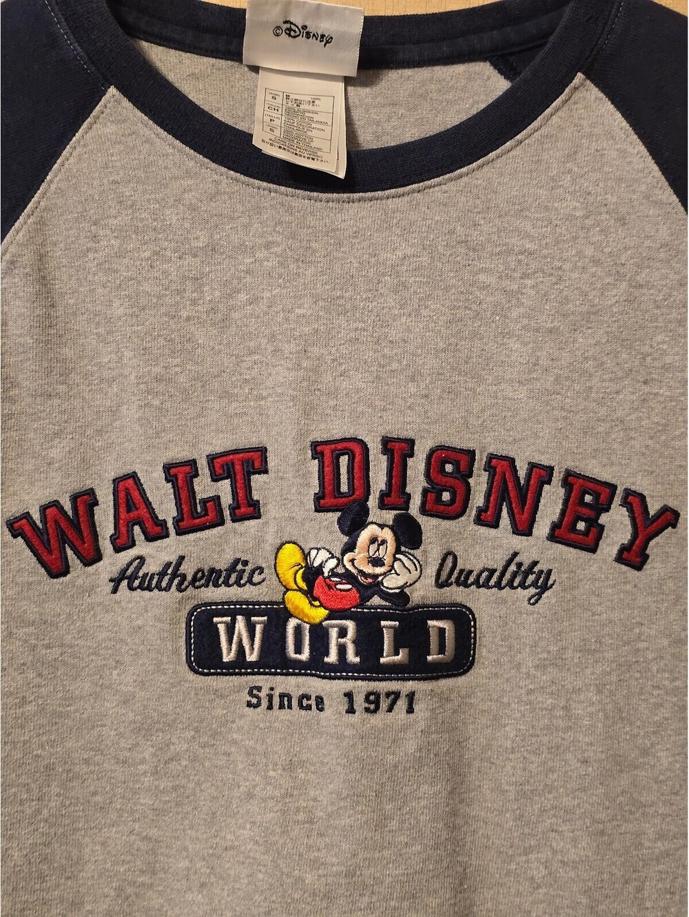 Vintage Walt Disney World Mickey Mouse Raglan Shirt Embroidered Y2K Gray Small